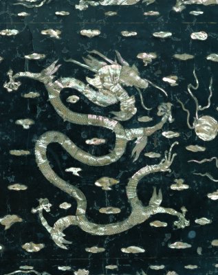 图片[2]-Large case with black lacquer inlaid with mother-of-pearl cloud and dragon patterns-China Archive